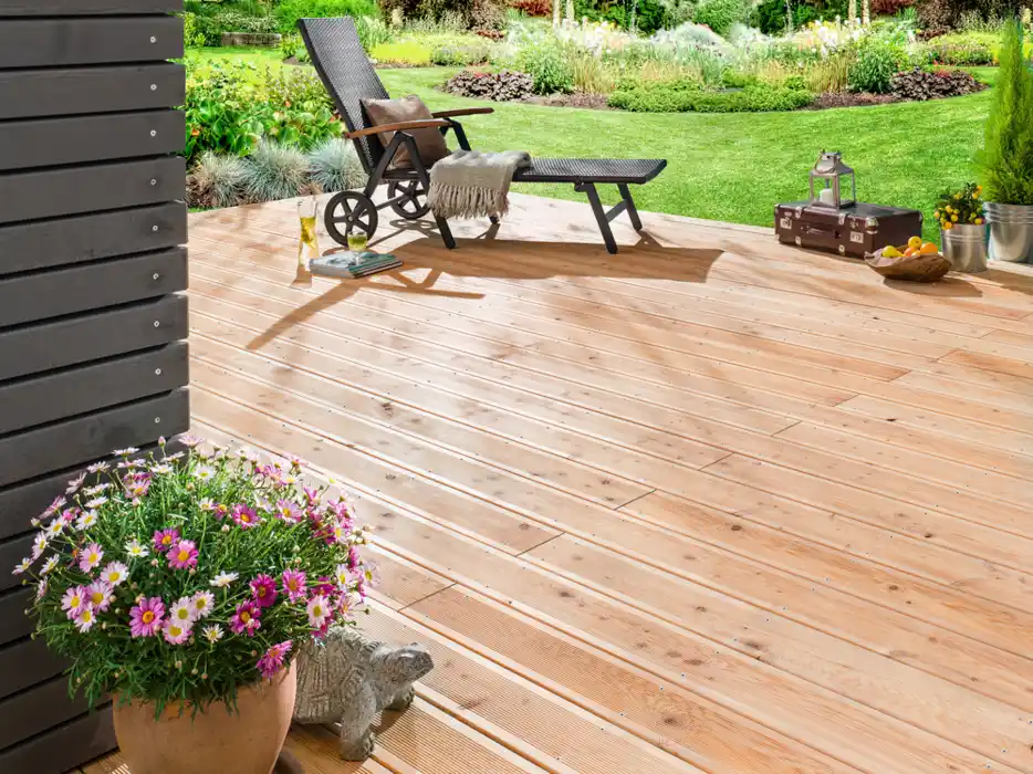 Siberian larch decking grooved profile UK — 28x140mm board with machined groove surface texture