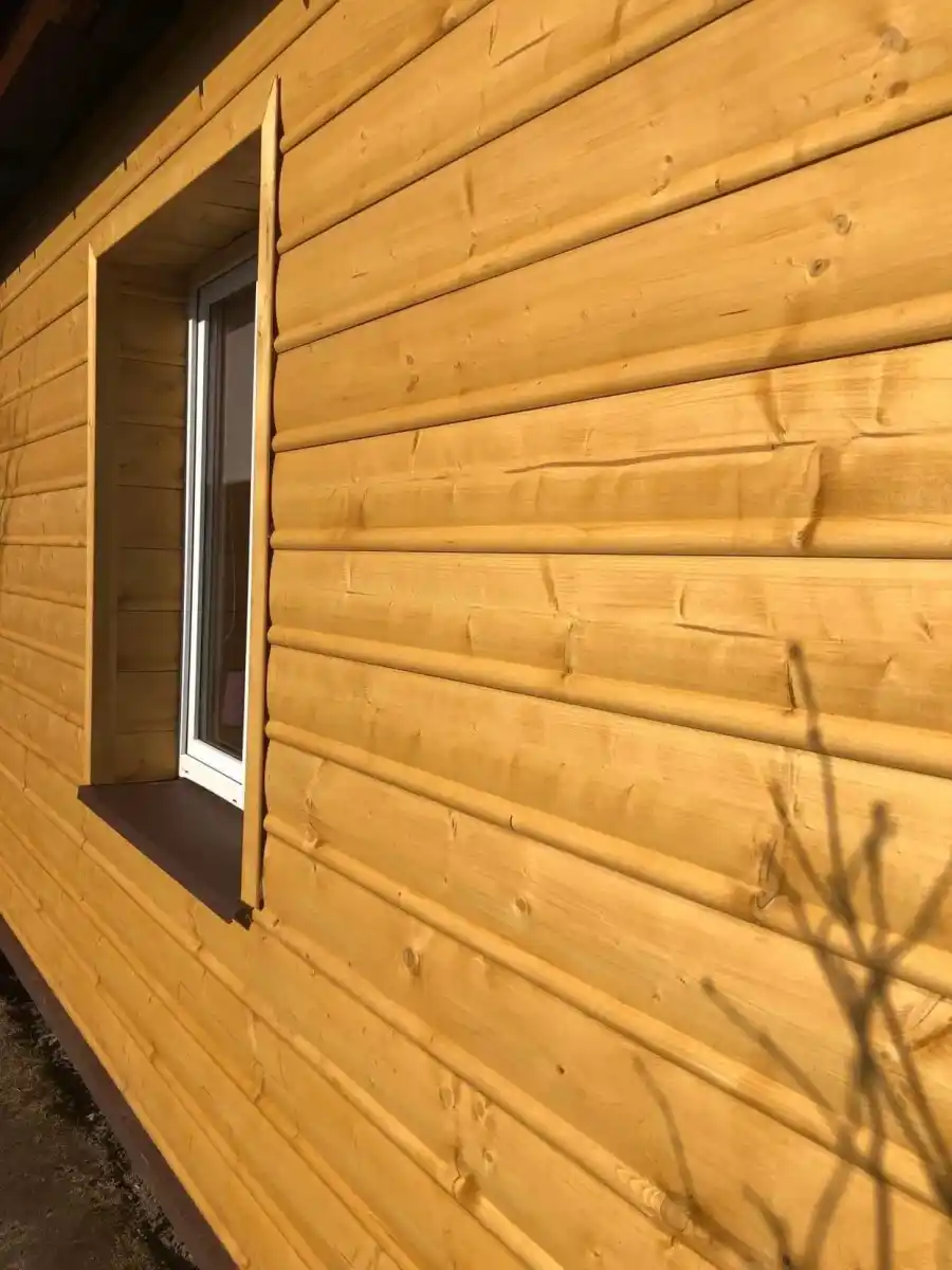 Loglap external cladding UK — Siberian larch horizontal boards on garden building exterior