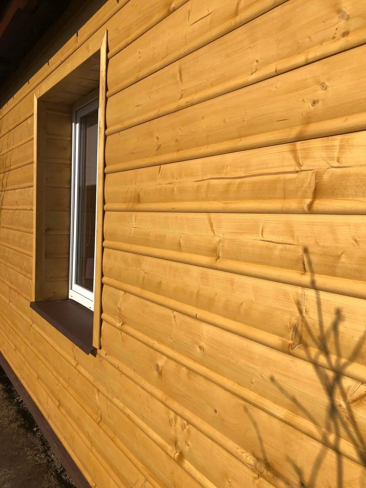Loglap timber cladding shedding rainwater on an external wall